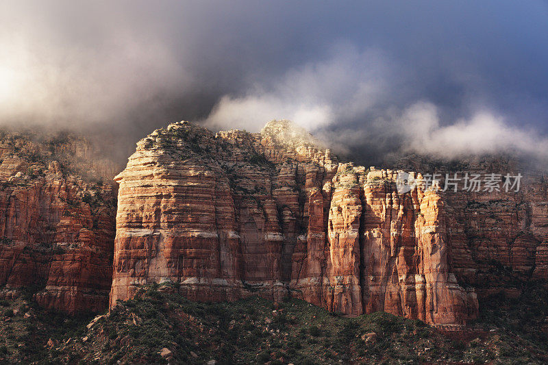 山脉峡谷悬崖风暴云天气