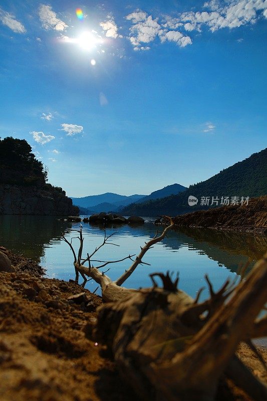 清晨在湖上