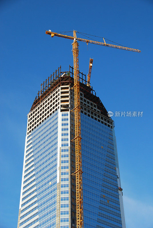 摩天大楼正在建设中