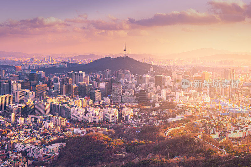 日落在首尔城市天际线，韩国的最佳视角。