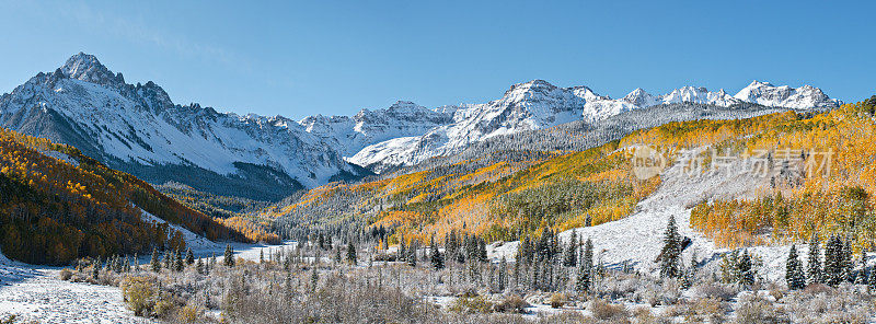 科罗拉多州落基山脉秋季的达拉斯分水岭
