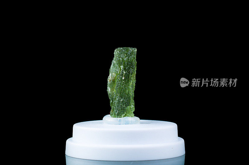 绿玻陨石水晶石头