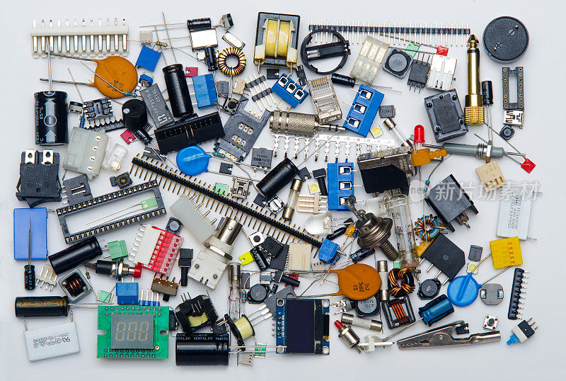 电子元件(电容、电阻、二极管、晶体管、电位器、芯片)背景纹理