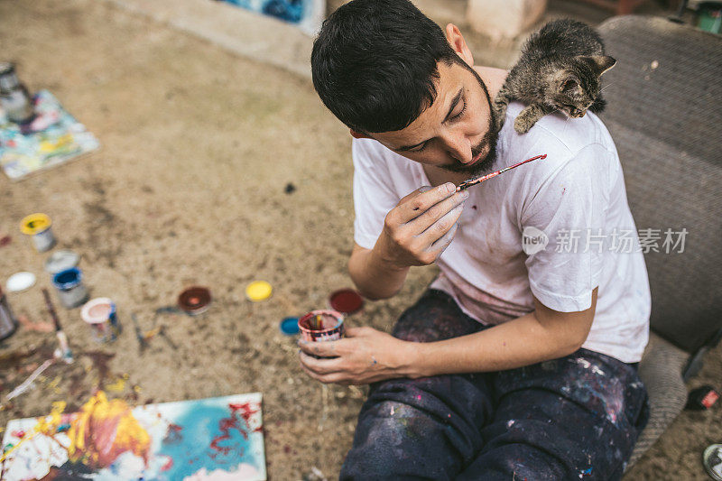 艺术家和他的小猫