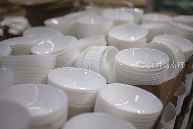 白色的陶瓷碗