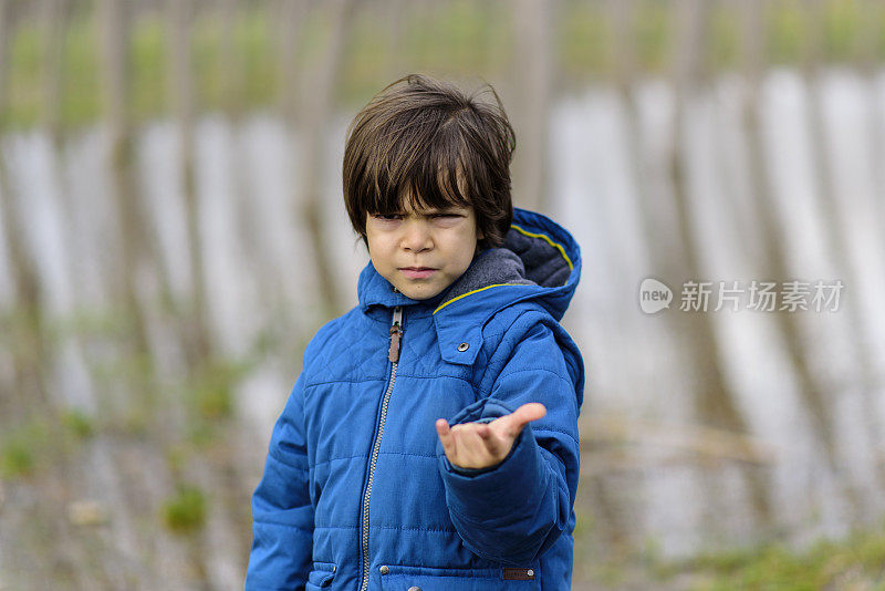 小男孩肖像