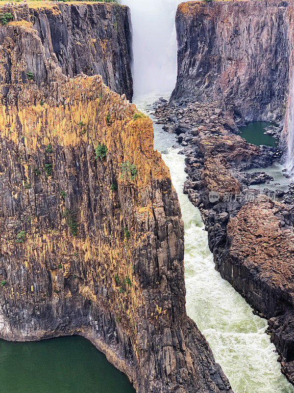 从赞比亚一侧看维多利亚瀑布