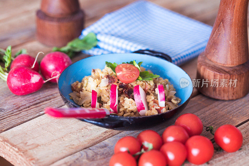 干番茄干小麦，红辣椒，新鲜鸡蛋