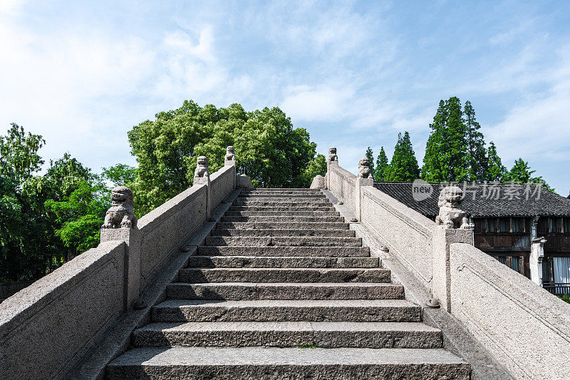 古村落石桥的铺装