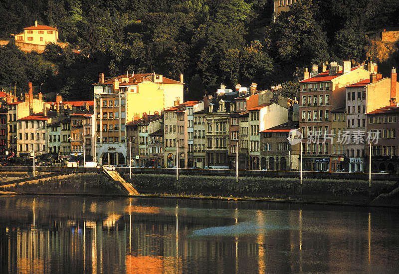 河流-里昂，法国的首都城市Auvergne-Rhône-Alpes地区，坐落在Rhône和Saône河流的交汇处-鸟瞰图