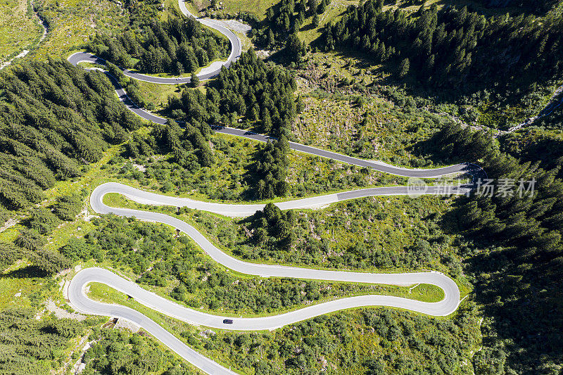 阿尔卑斯山的山路