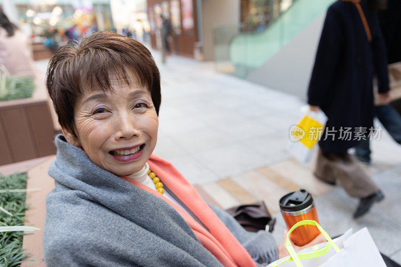 高层女性休假