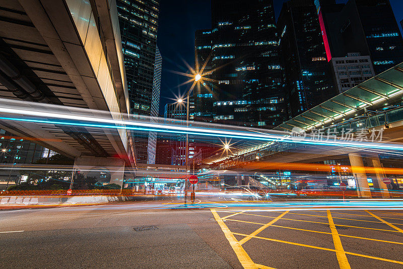 香港中环的夜间交通