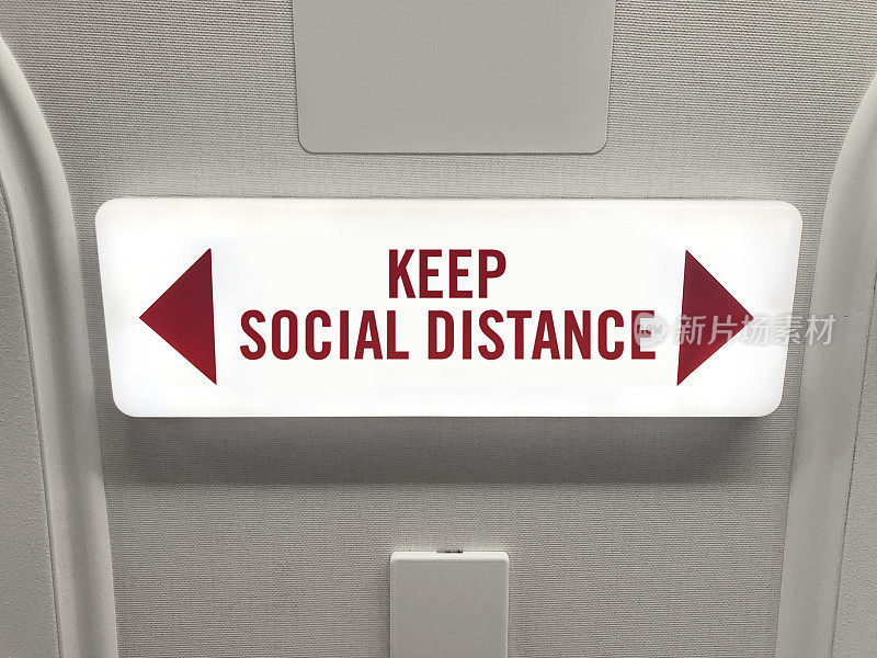 飞机上的社交距离警告标志