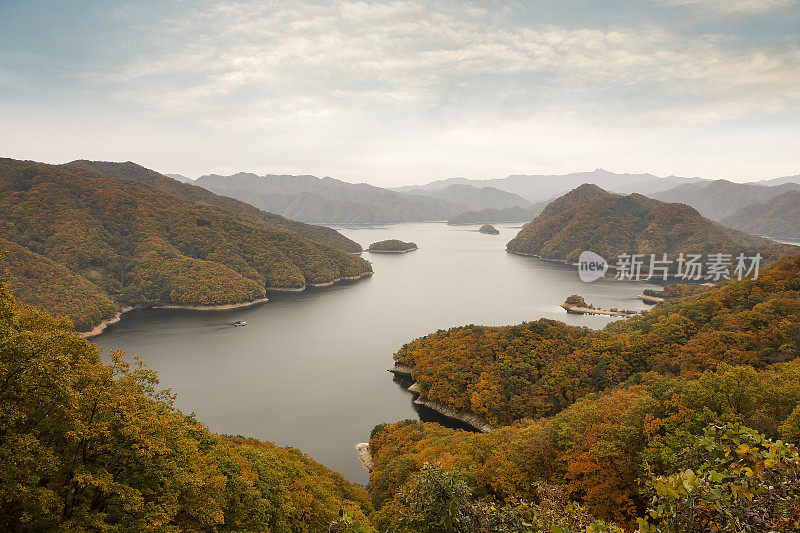 湖边的风景