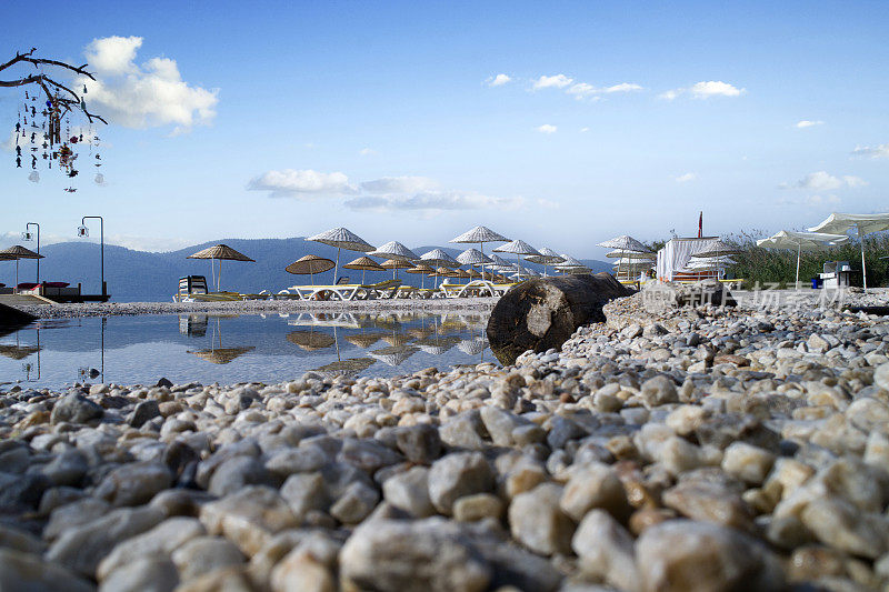 海滩和日光浴床。Marmaris――土耳其