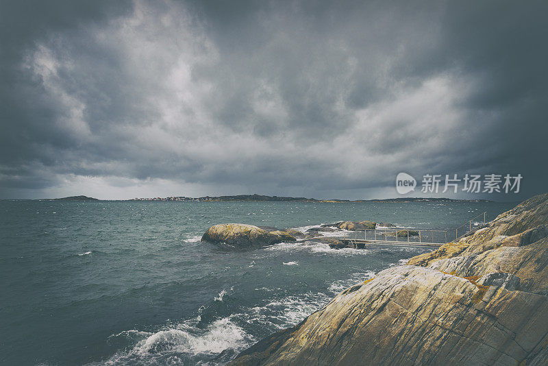 戏剧性的天空海景哥德堡群岛