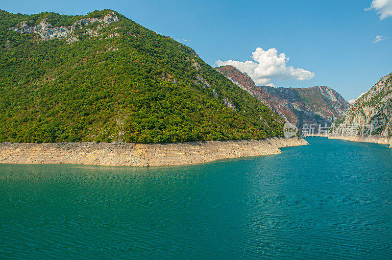 皮瓦河峡谷的田园风光。黑山的杜米特国家公园，巴尔干半岛，