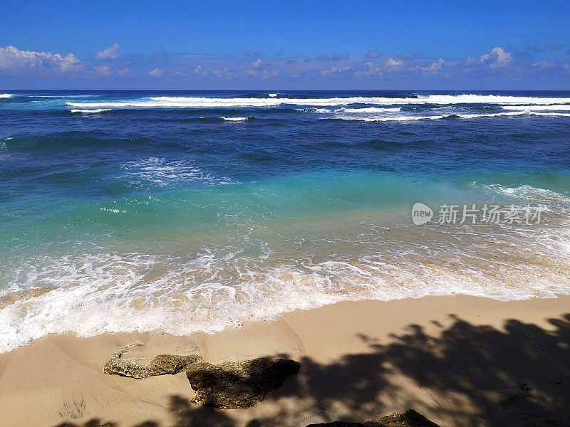 绿色碗海滩的海景，巴厘岛，印度尼西亚