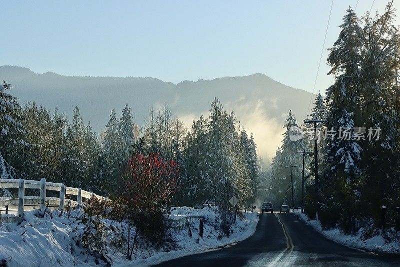 《冬天的山路