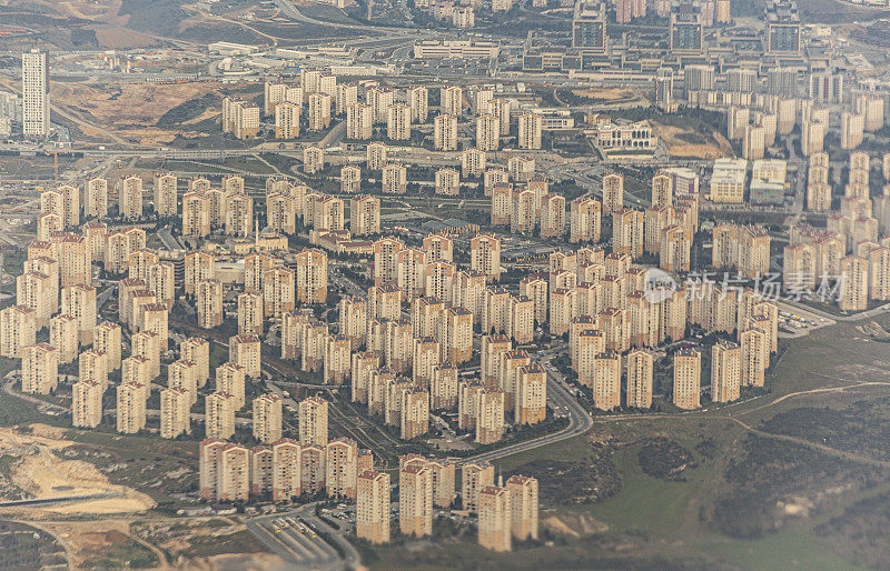 土耳其伊斯坦布尔郊区拥挤的高层建筑