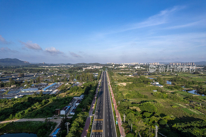 小城市的道路交通、绿化与城市建筑