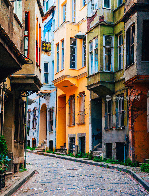 土耳其伊斯坦布尔的色彩缤纷的房屋