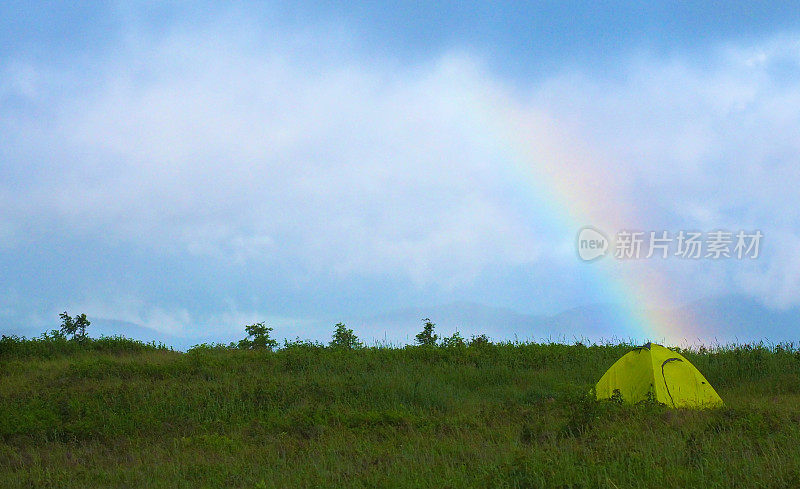 彩虹尽头的帐篷