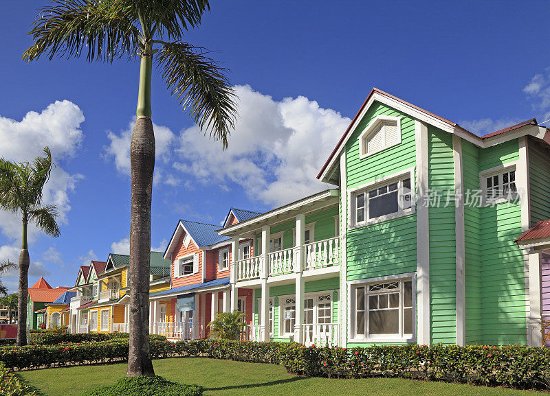 多米尼加共和国萨马纳的彩色木屋