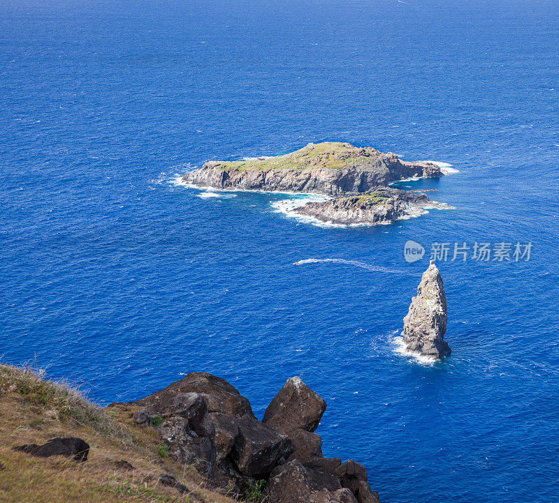 智利复活节岛上的蓝色海洋和岛屿