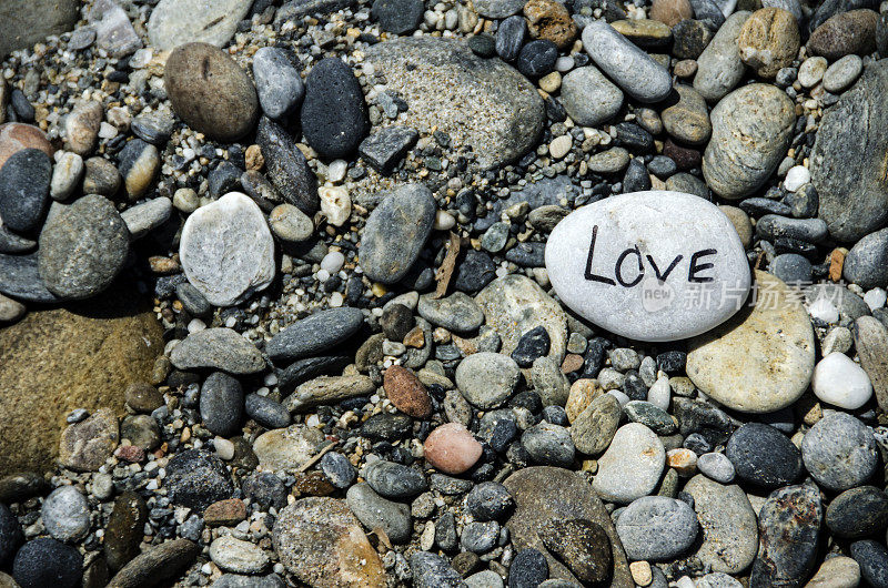 沙滩上的“爱”和积极思考