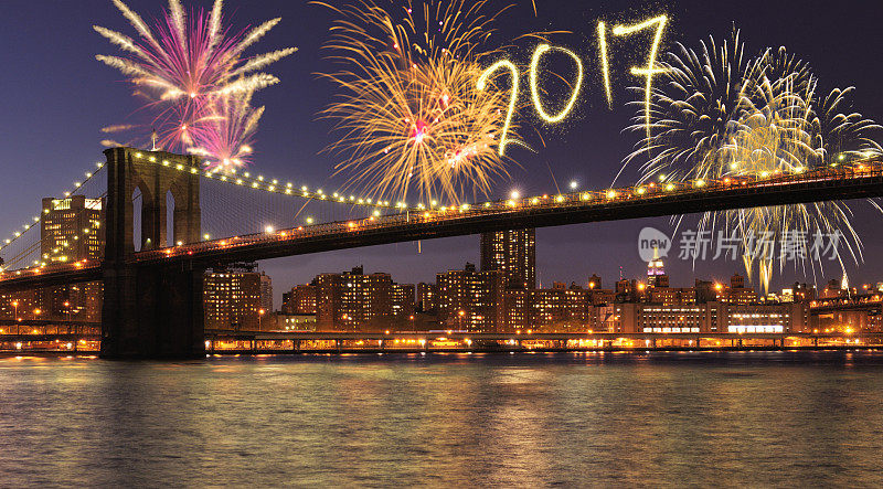 纽约市布鲁克林大桥上的2017年新年焰火