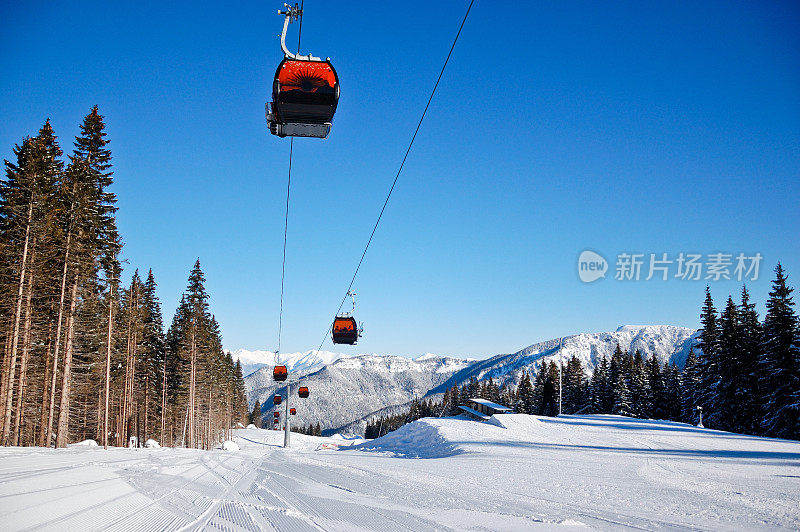 滑雪轨道和空中缆车
