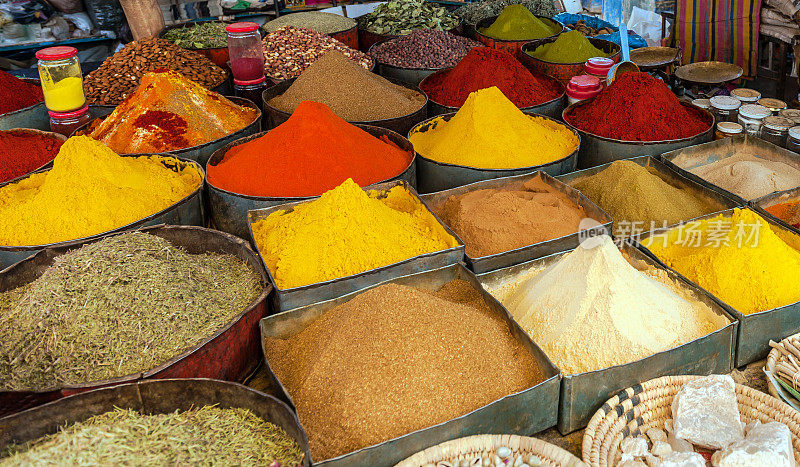 非洲摩洛哥马拉喀什五颜六色的香料市场