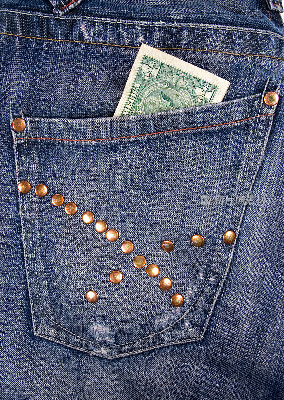 美元在口袋里。