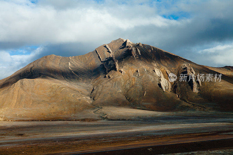 中国西藏的荒山