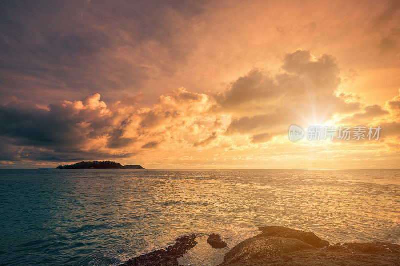 安达曼海的日落，蓬贴角，普吉岛，泰国