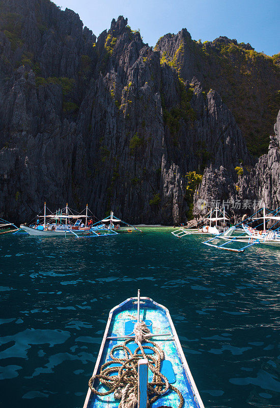 蓝色泻湖的游船之旅