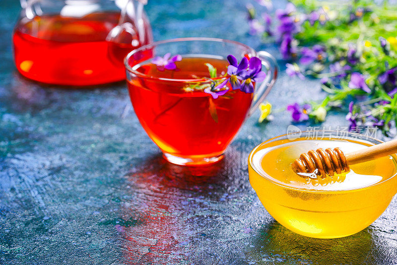 蜂蜜，茶和野情态