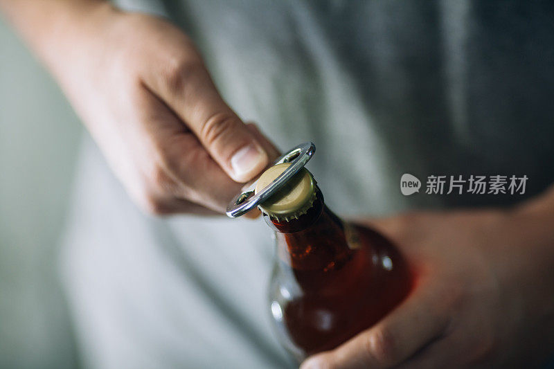 打开一个啤酒