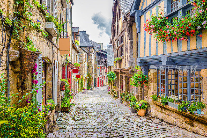 欧洲一个古老小镇的美丽小巷