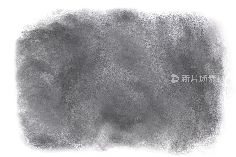 黑色火药在白色背景下爆炸。溅在白色背景上的木炭颗粒。黑色尘埃粒子在白色背景上爆炸的特写。