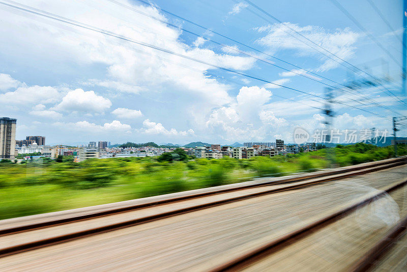 空旷的铁路景观