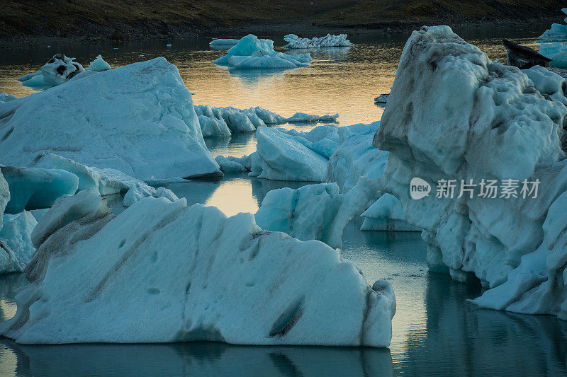 冰岛的Jokulsarlon冰湖