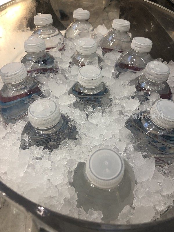 瓶装冰水