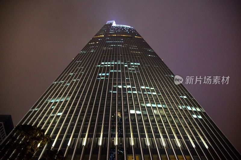广州周大福金融中心摩天楼夜景