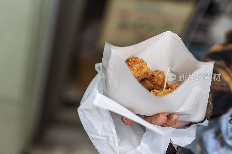 在日本带走鸡咬