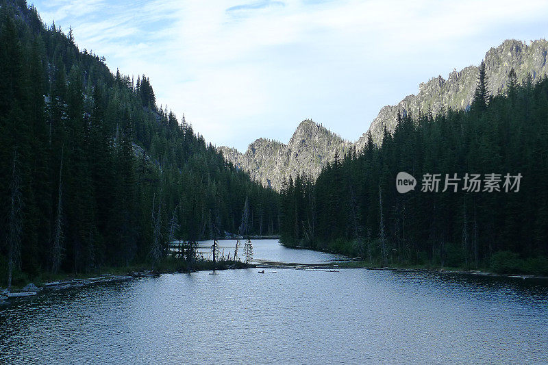 纳达湖，迷人的湖泊小径