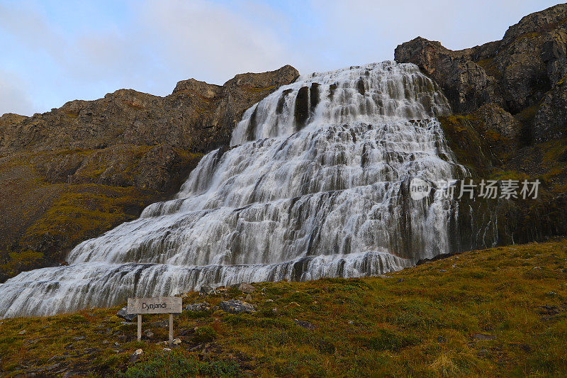 Dynjandi的风景。Dynjandi瀑布位于冰岛Dynjandisvogur湾和Arnarfjordur峡湾