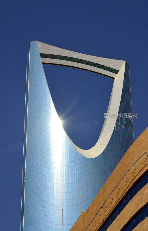 沙特阿拉伯，利雅得，哈尼法谷街的王国中心塔